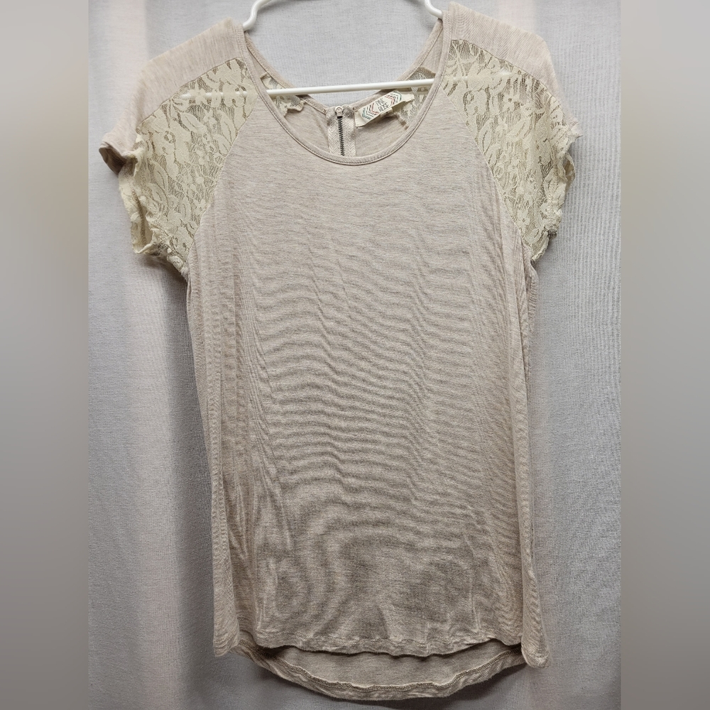 Pink Rose Size Small Beige tee with Lace Sleeves